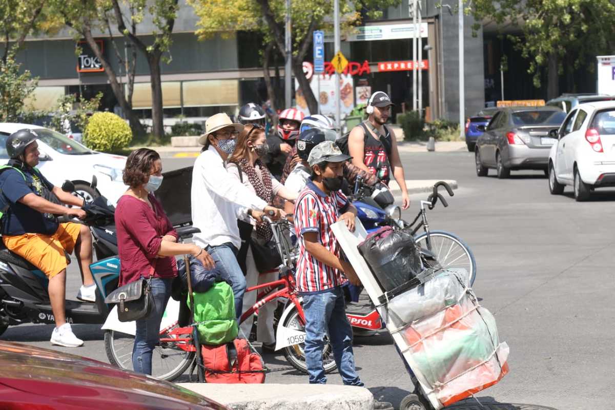 En la Ciudad de México, la mayoría de las personas usan en cubrebocas. (Juan Carlos Bautista)