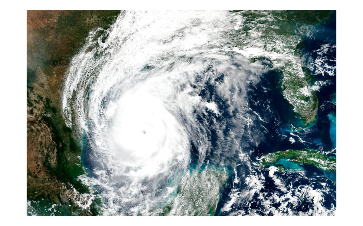 Según el NHC, el huracán se encontraba a 195 kilómetros de Cameron, en Luisiana. (AP)