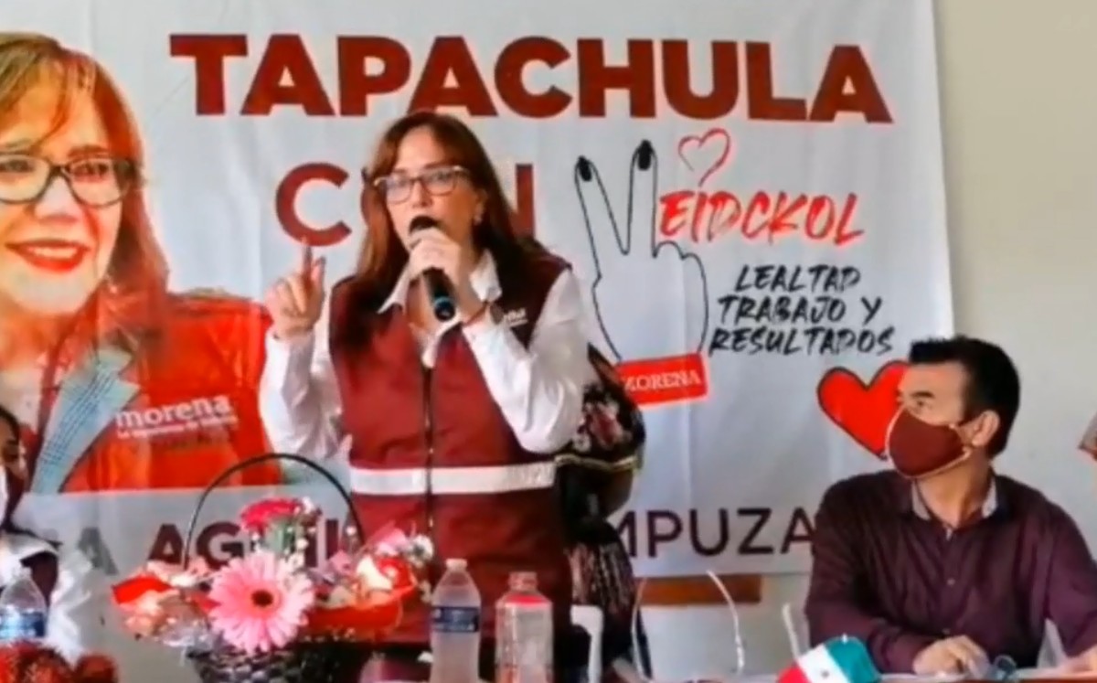 "Piden que el presidente renuncié díganme si no son chistosos e ignorantes", dijo.