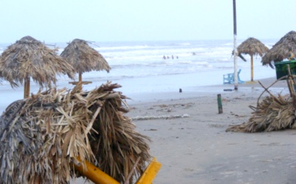 Playa cerrada por huracán