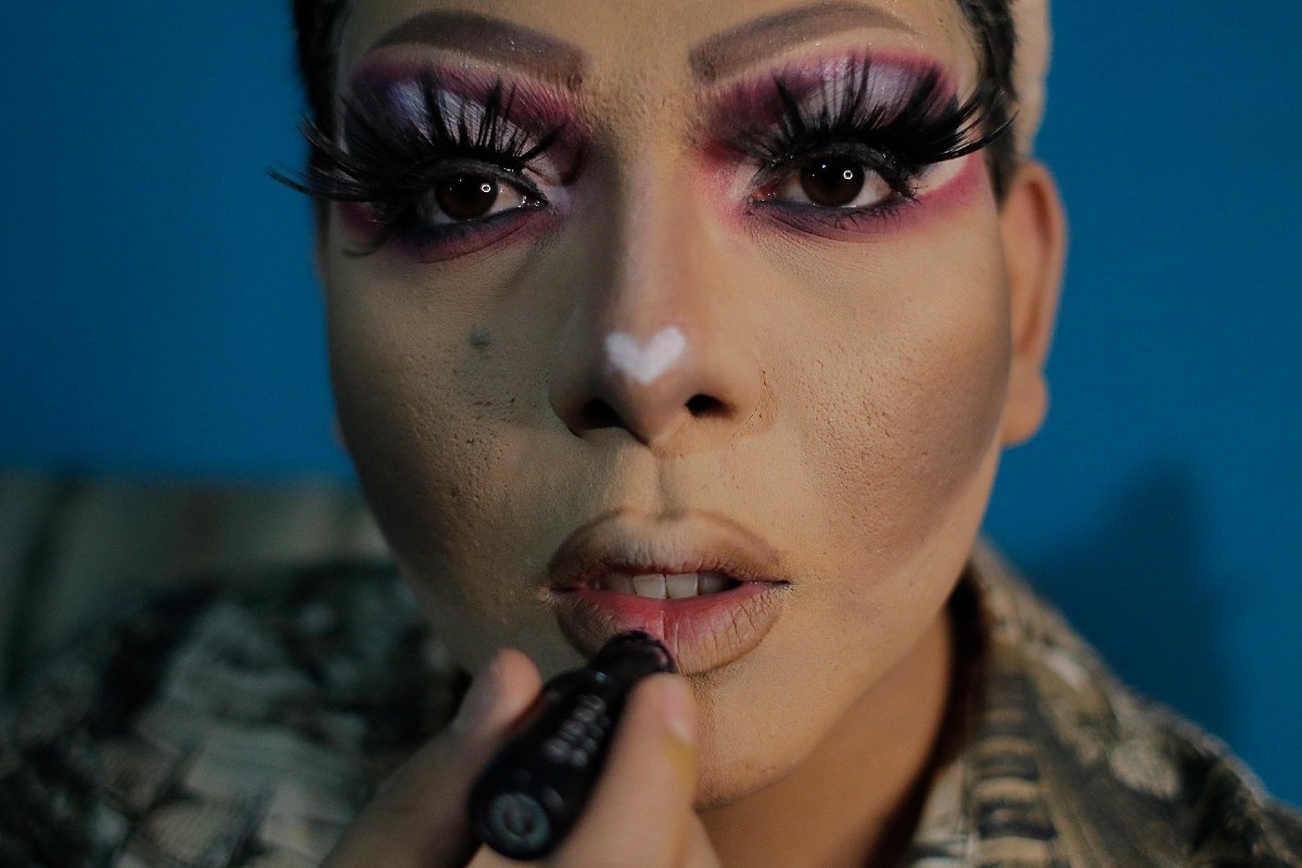 Andrómeda Dugay, al igual que otros alter egos laguneros, son parte del primer reality show Drag Queen de Torreón. (Manuel Guadarrama)