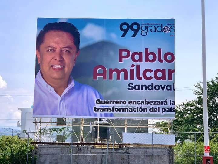 Morena pidió retirar los espectaculares del ex delegado federal. (Rogelio Agustín Esteban)