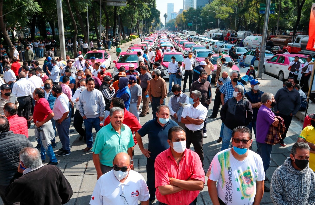 Desde temprana hora los taxistas arribaron al Ángel de la Independencia.