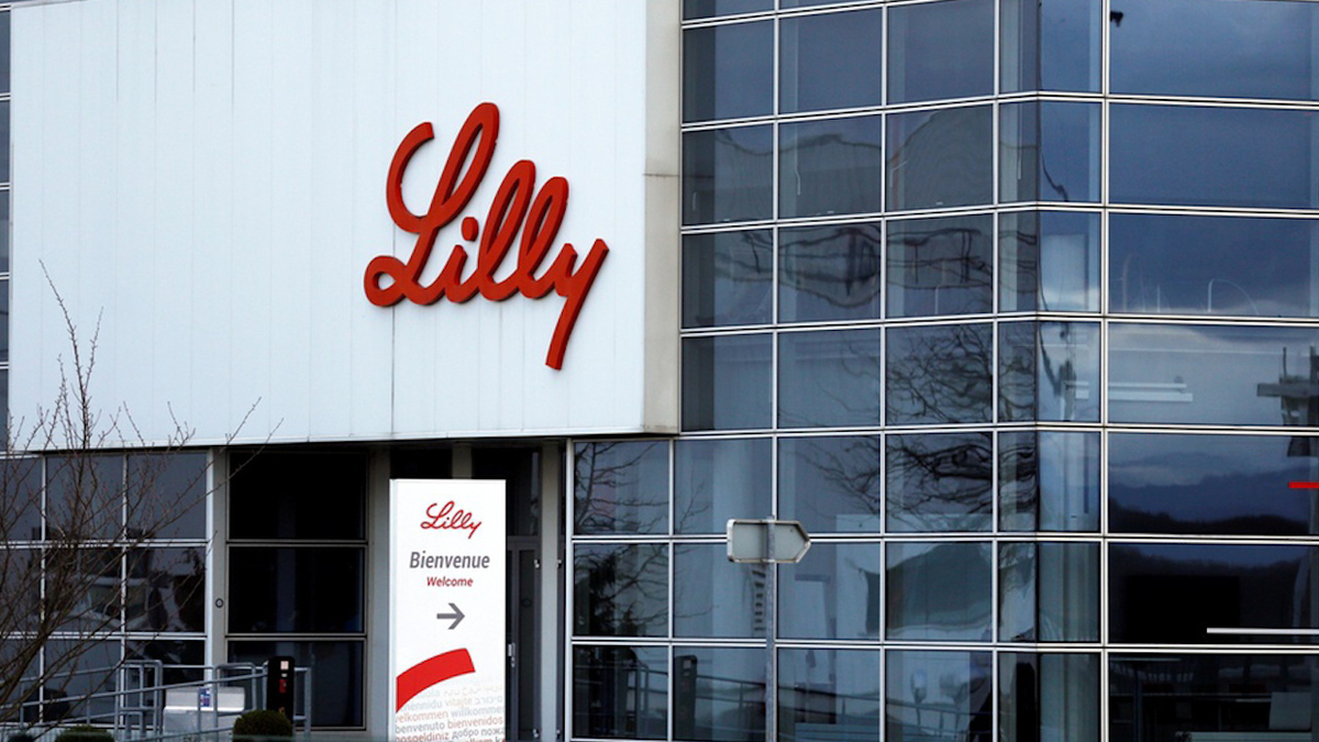 Farmacéutica Eli Lilly suspende ensayo de anticuerpos contra covid-19