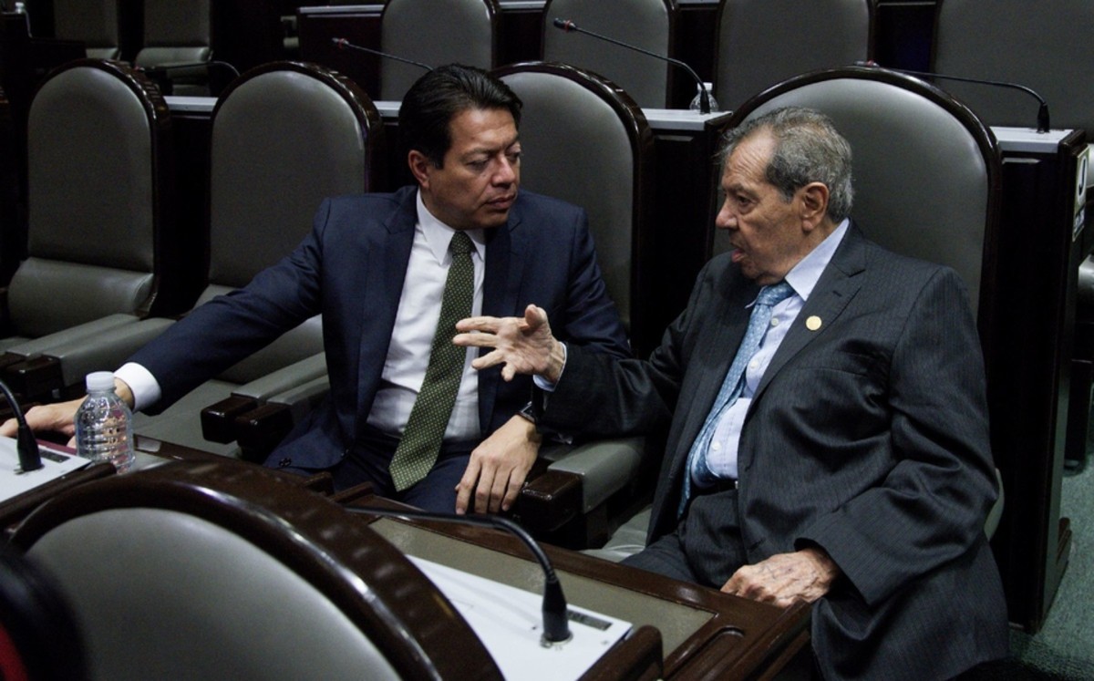 INE aprueba 12 días para desempate entre Muñoz Ledo y Mario Delgado por Morena