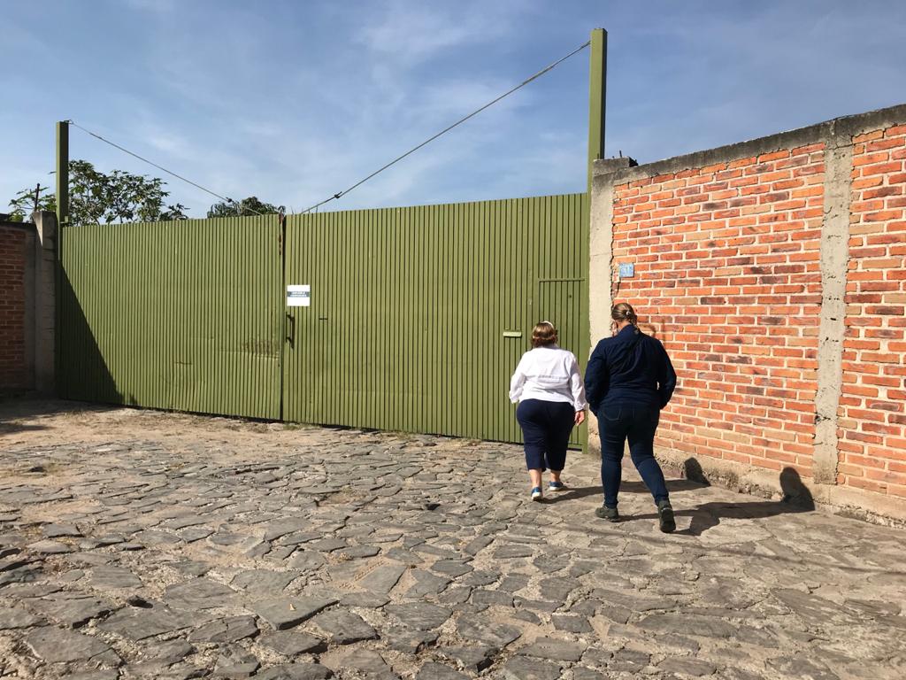 Integrantes de FUNDEJ dialogaron con personal que trabaja en fosa clandestina de Tlaquepaque (Elsa Martha Gutiérrez)