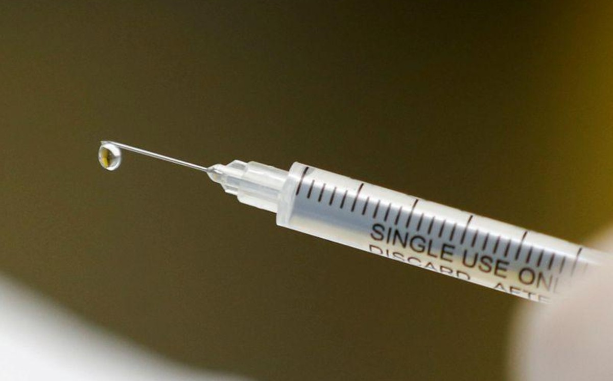 Johnson & Johnson esperaba tener los resultados de su vacuna anti covid-19 para finales de año o inicios de 2021. (Reuters)