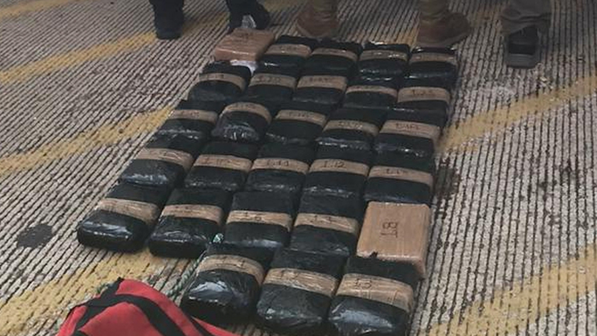 Marina y Aduanas decomisan casi 40 kg de cocaína procedente de Colombia