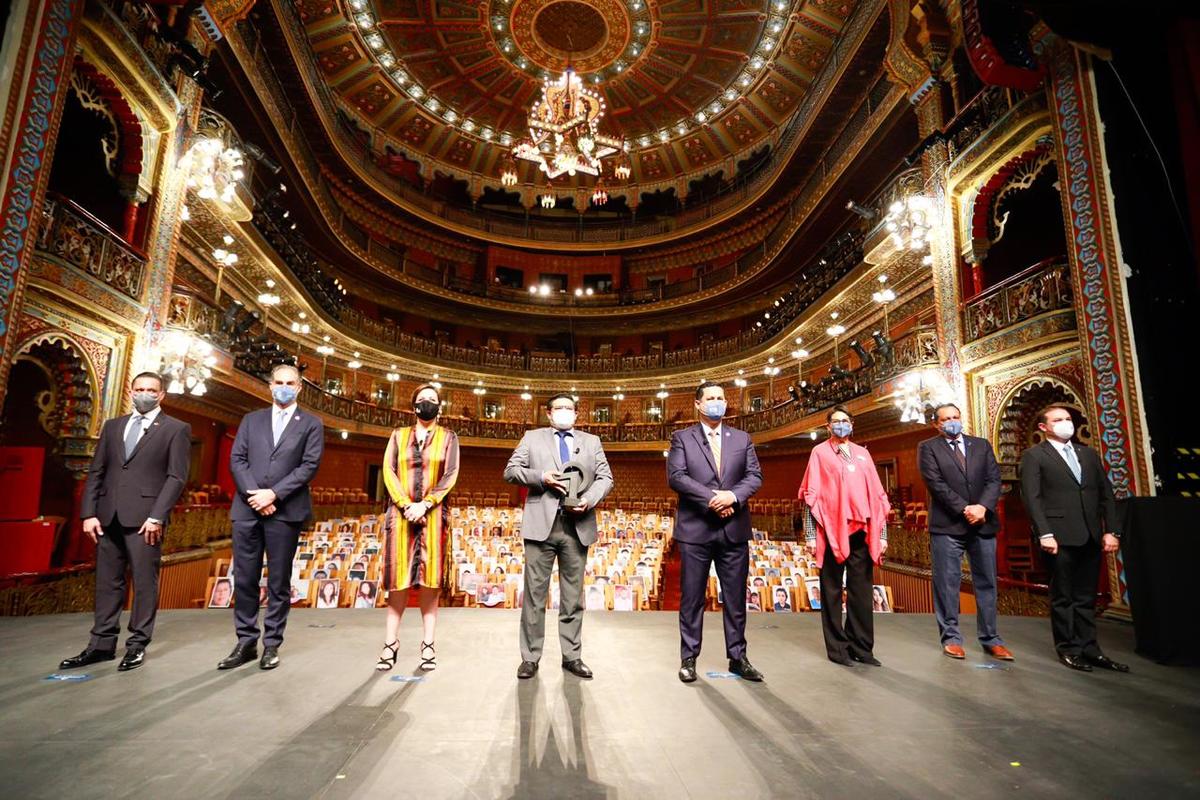 Las butacas del Teatro Juárez fueron ocupadas por fotografías de rostros. (Foto: Especial)