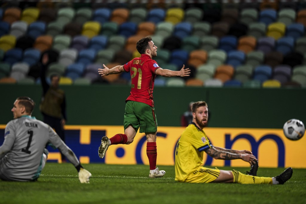 Diogo Jota marcó doblete en el partido de Portugal vs Suecia (AFP)