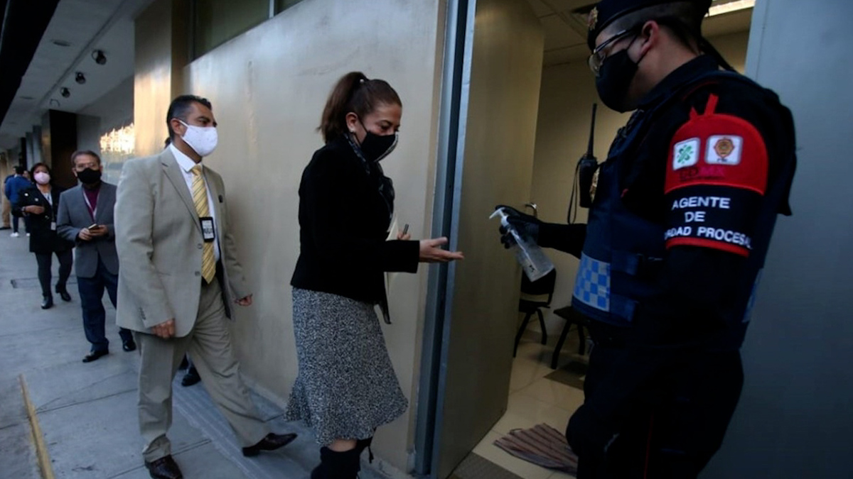 Ex directora del colegio Rébsamen comparece por víctimas del 19-S
