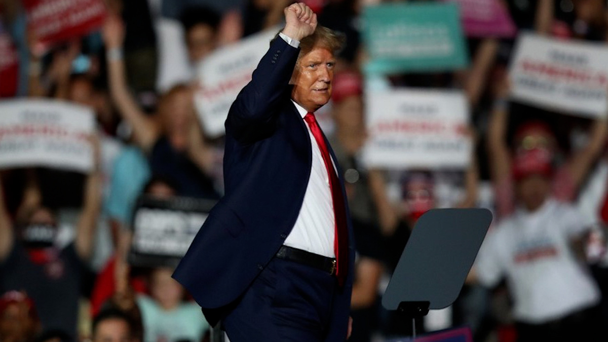 Donald Trump baila al ritmo de YMCA durante mitin