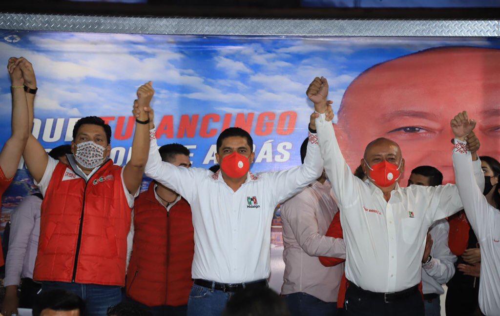 Julio Valera, secretario general del PRI Hidalgo y Jorge Márquez, candidato en Tulancingo. (Cortesía)