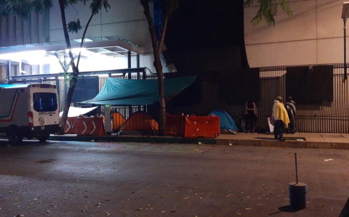 Mantienen plantón en Senado contra extinción de fideicomisos. (Silvia Arellano)