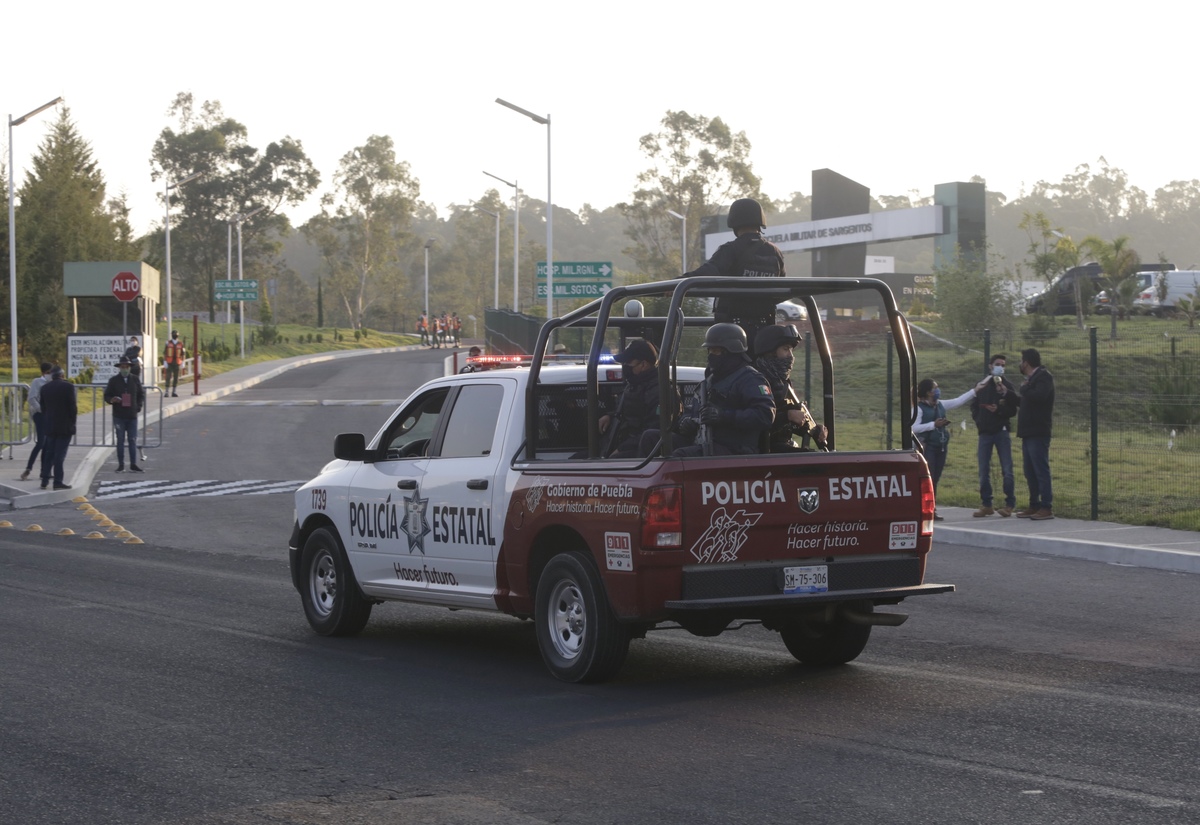 Miguel Barbosa negó que en el patio del C5 existan 200 patrullas sin uso. (Agencia Enfoque)