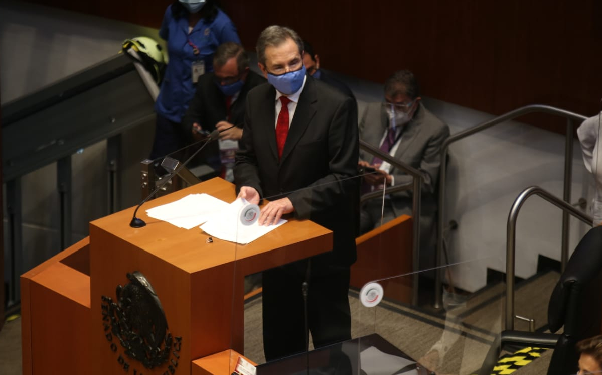 Moctezuma Barragán se negó a quitarse el cubrebocas durante la comparecencia. (Juan Carlos Bautista)