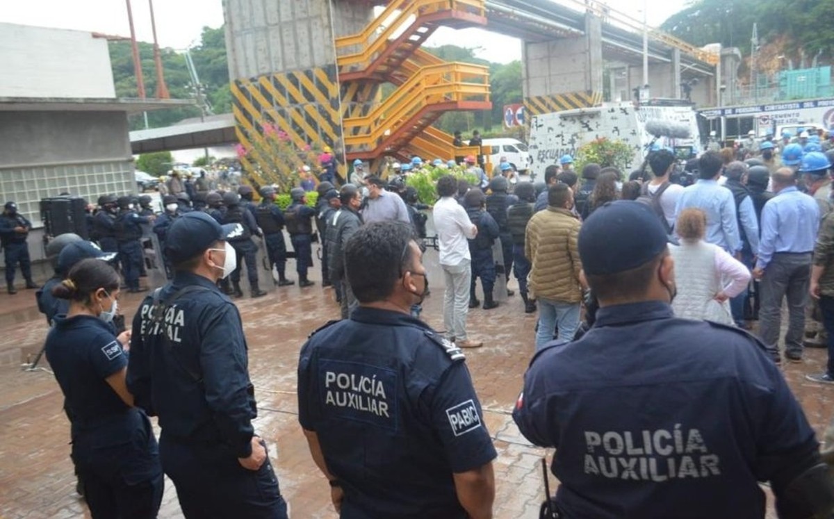 Policía asegura planta cementera de Cruz Azul en Oaxaca