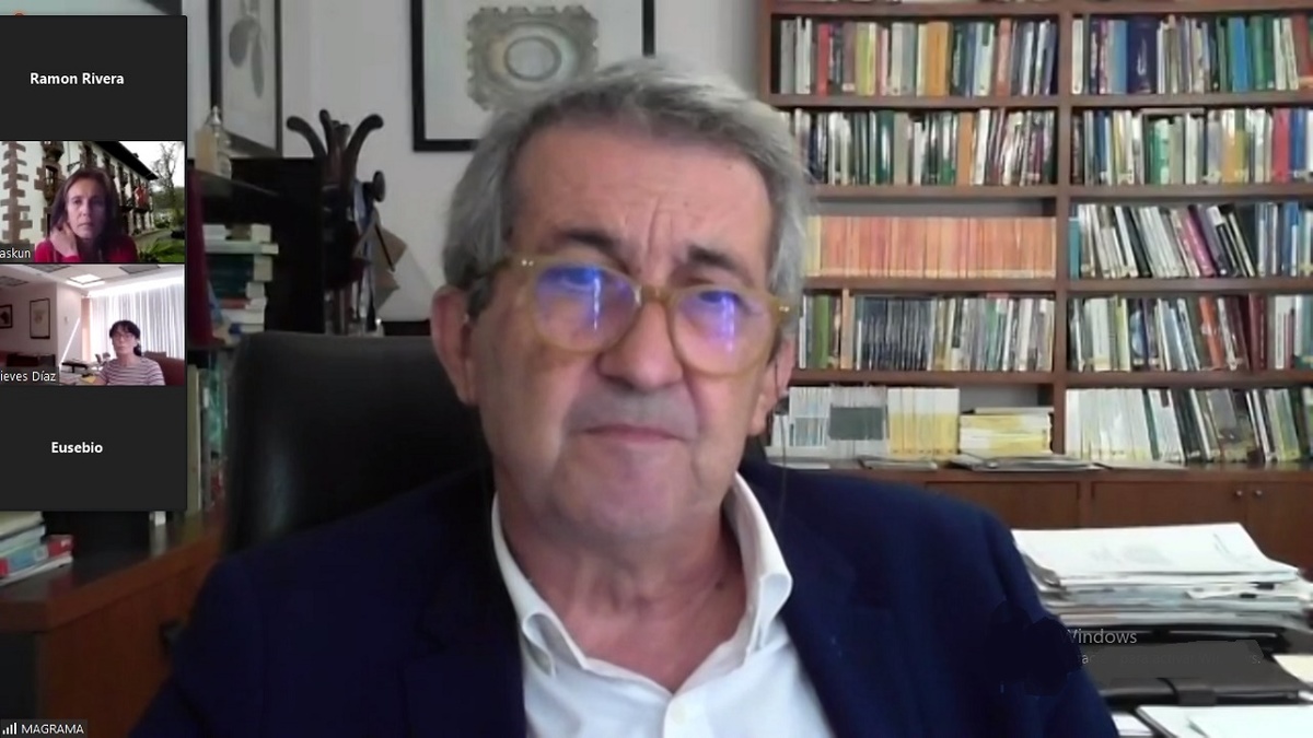 Rafael Bolívar, consejero de agricultura de la Embajada de España en nuestro país, durante el webinar. Especial