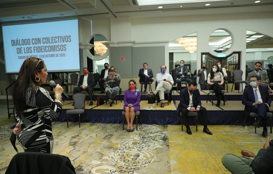 Reunión con colectivos afectados por desaparición de fideicomisos. (Especial)