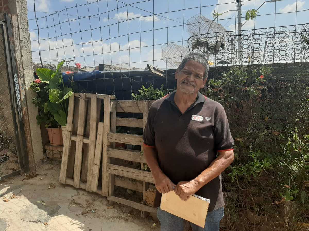 El señor Antonio expuso su pobreza y pidió un celular para que su nieta siga sus estudios. Foto: Jannet Ruiz