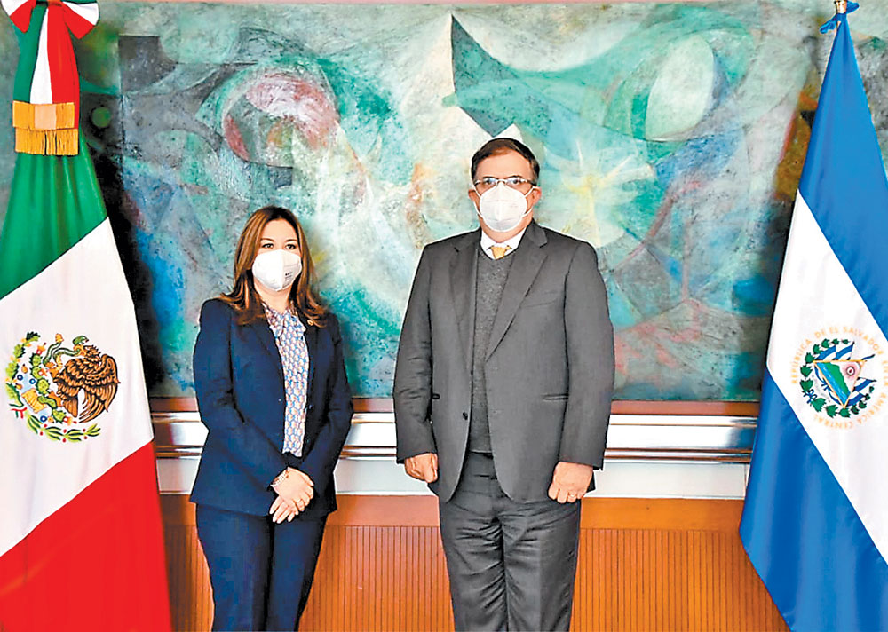 El canciller recibió a Rosa Delmy Cañas, nueva embajadora de El Salvador. (Especial)