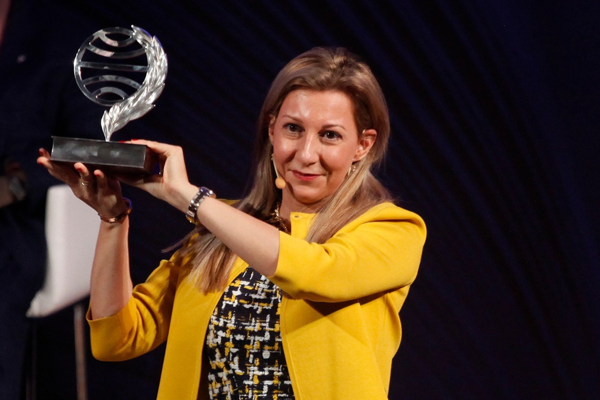 La escritora española Eva García Sáenz de Urturi. (Foto: Cortesía Planeta | Arduino Vannucci)