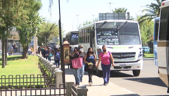 A las cuatro laterales de la Plazuela Baca Ortiz arriban todas las rutas de transporte de la ciudad. (Especial)