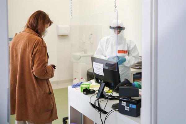 Polonia anuncia confinamiento parcial ante fuerte rebrote del coronavirus. (EFE)