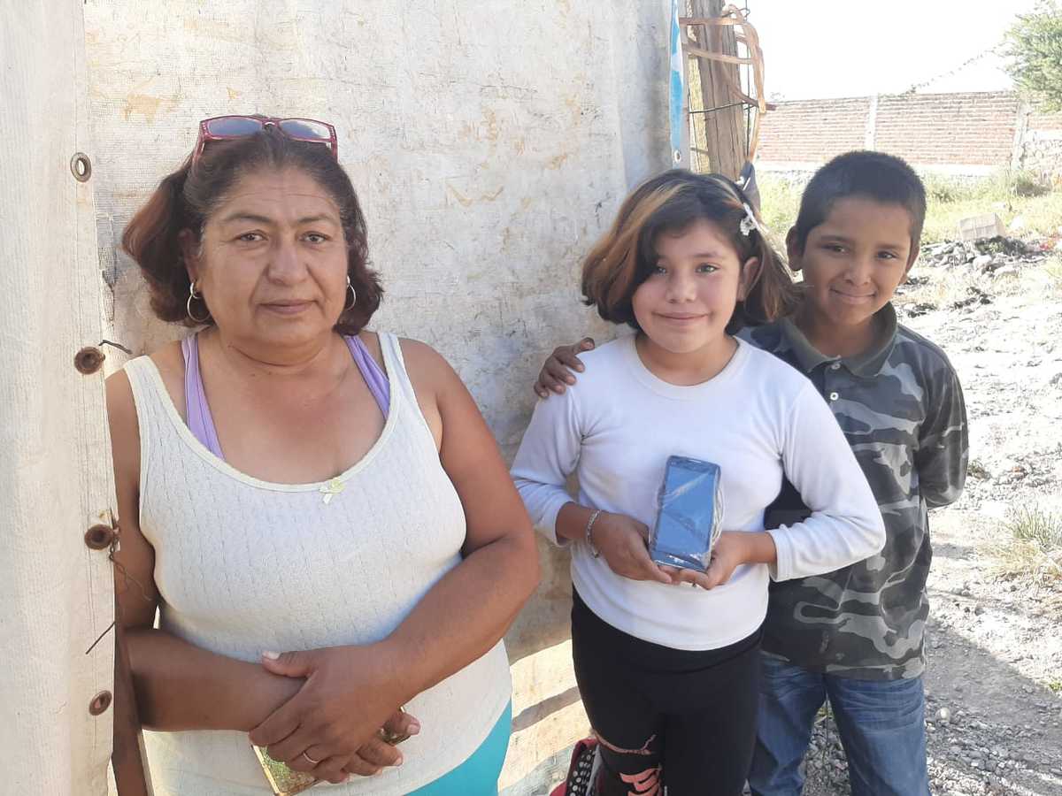 El público de Milenio/Telediario le regaló un celular a la pequeña