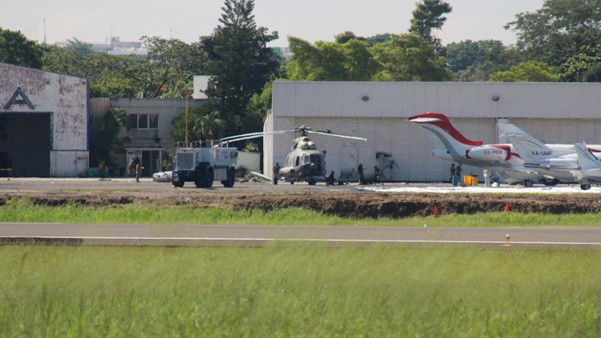 Helicóptero se desploma en aeropuerto de Villahermosa