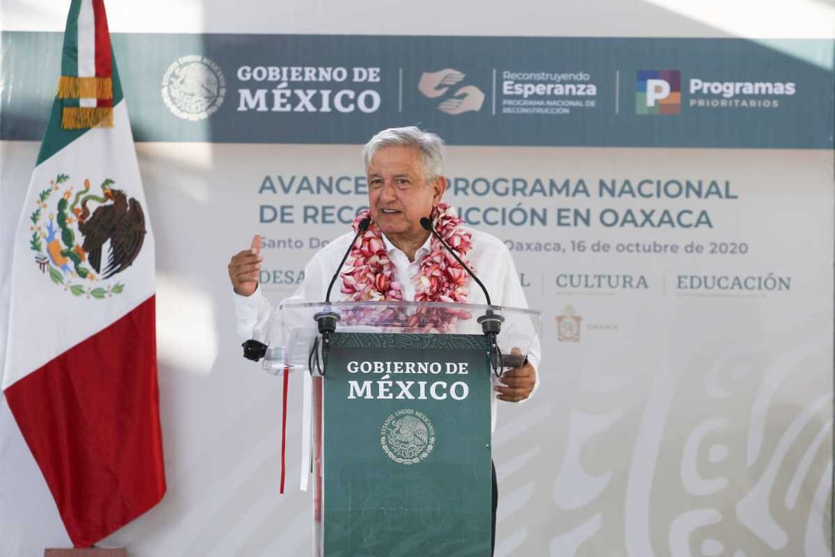 El Presidente durante la presentación de avances del Programa Nacional de Reconstrucción en Tehuantepec, Oaxaca. (Omar Franco)
