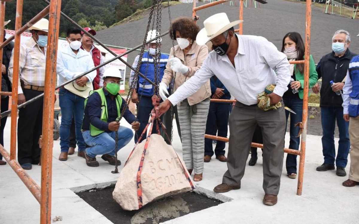 La alcaldesa del Tlalpan acudió al inicio de las obras de construcción del auditorio. (Especial)