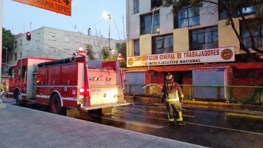 La emergencia generó el cierre del tráfico vehicular en el sector. | Jorge Becerril