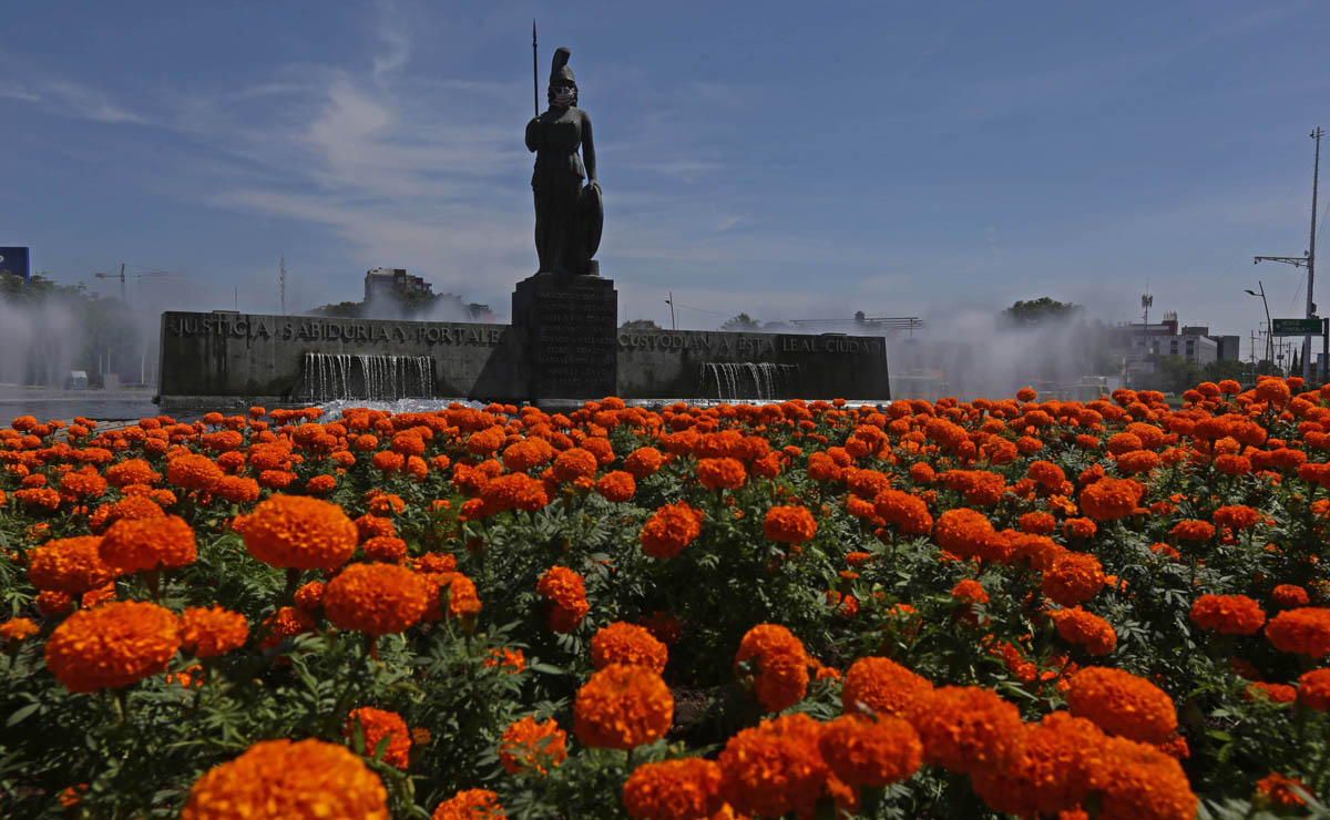 Glorieta Minerva en Guadalajara luce flores de cempasúchil (Fernando Carranza)