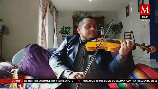 Violinista desempleado por la pandemia ofrece serenatas virtuales