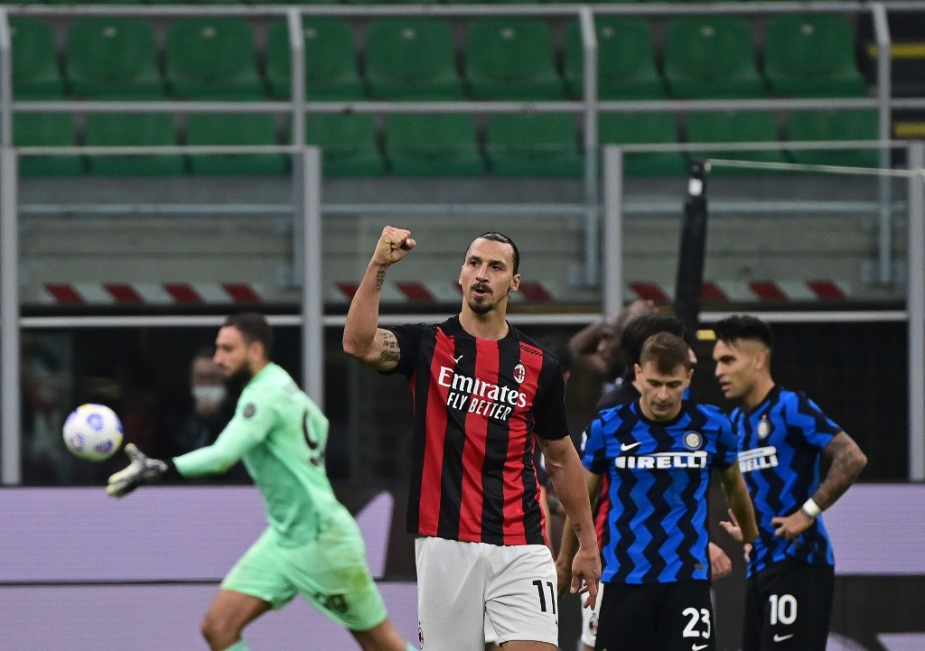 Zlatan liderto en victoria del Milán sobre el Inter (AFP)