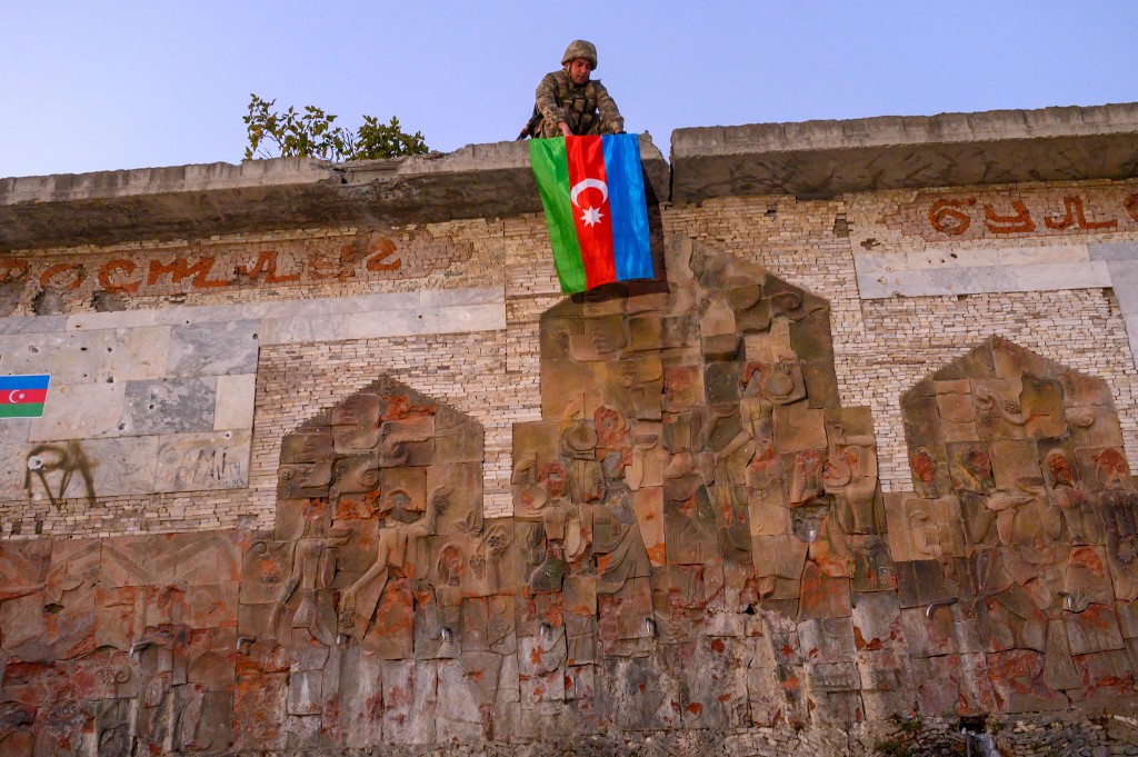 Armenia y Azerbaiyán cumplirán un mes de estar en guerra por el Nagorno Karabaj. (AFP)
