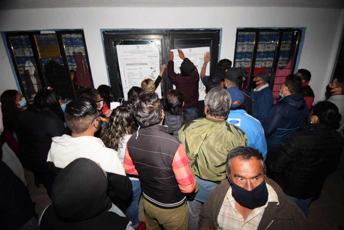 Cierre de casilla en Atotonilco de Tula. (Francisco Villeda)