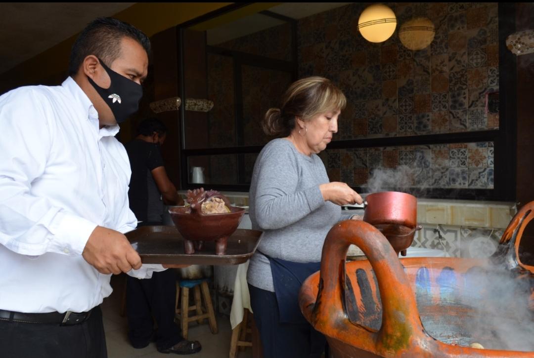 Fiesta gastronómica del Mole de Caderas en Tehuacán. (Agencia Enfoque)
