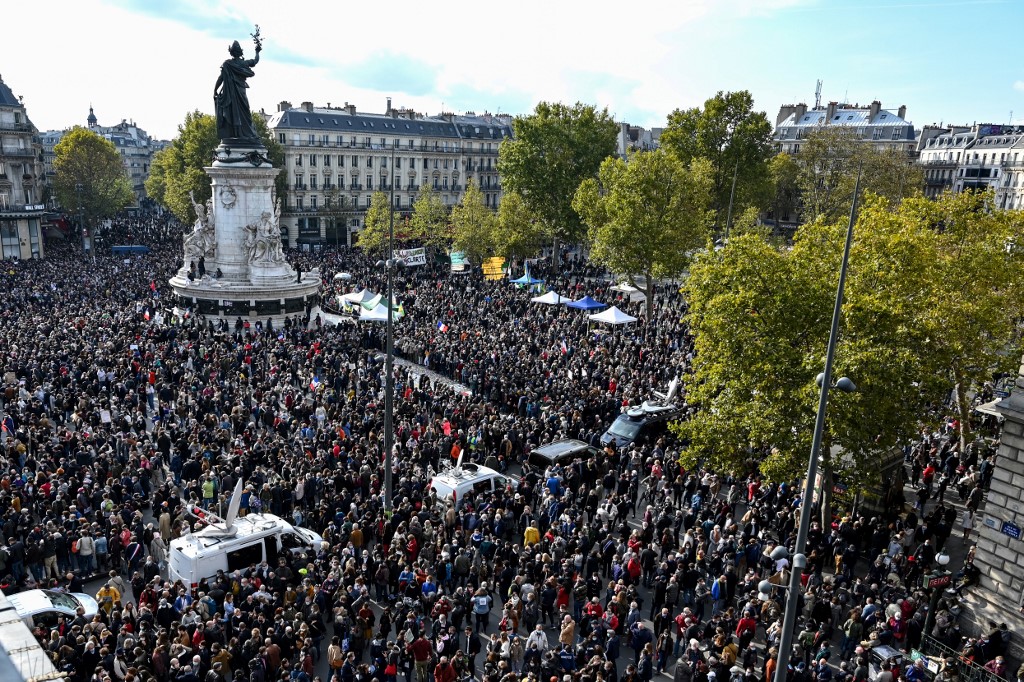 Miles de personas se concentrar en la Plaza de la República, donde condenaron la muerte de Samuel Paty. (AFP)