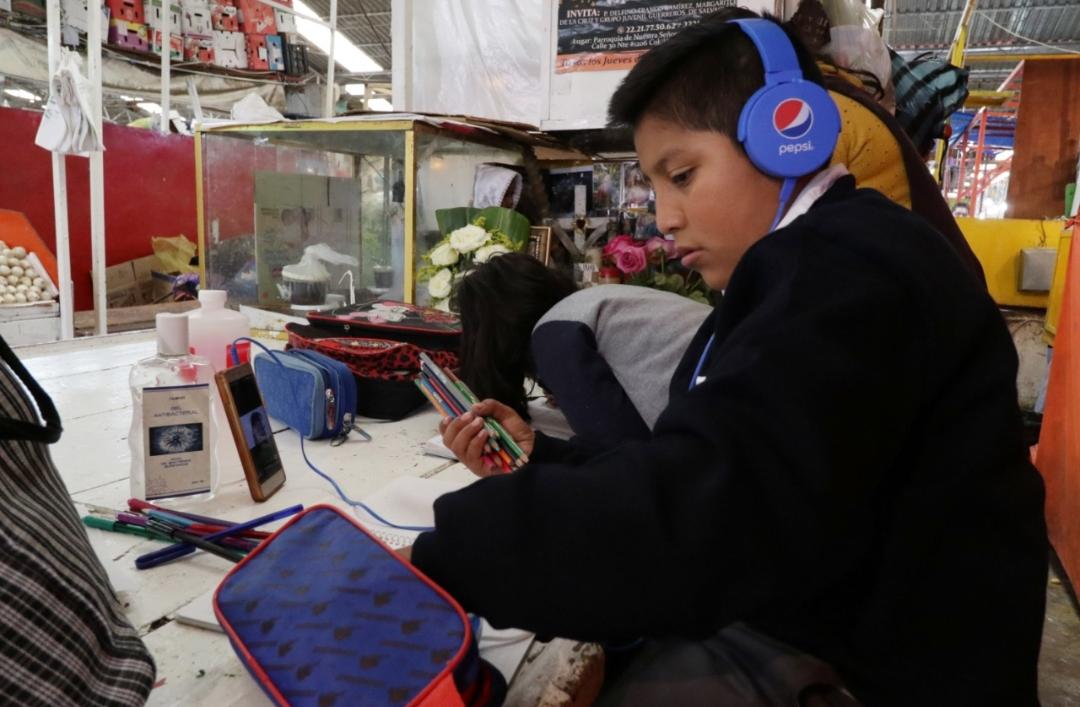 Niños toman clases en línea. (Agencia Enfoque)