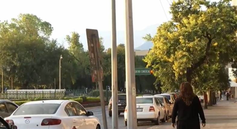 Abarrotan módulos drive-thru para pruebas covid-19 en Monterrey. Foto: Especial.