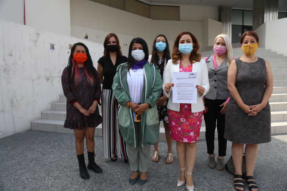 La diputada Mariela Saldívar estuvo acompañada por la senadora Indira Kempis. Foto: Jorge López