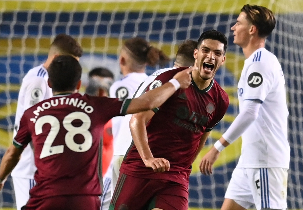 Raúl Jiménez anotó ante Leeds United (Reuters)