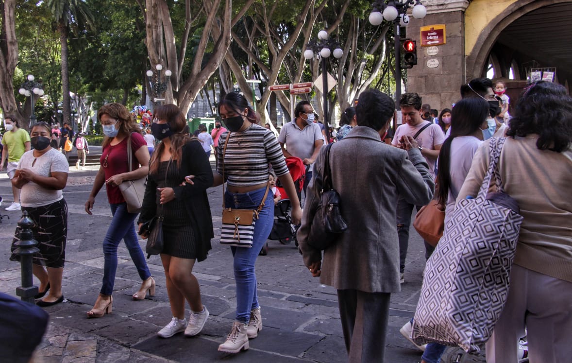 Durante este fin de semana se registró un aumento en la movilidad por las calles de Puebla capital. (Melanie Torres)