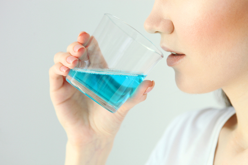 Turquía desarrolla un nuevo enjuague bucal para las pruebas de covid-19. (shutterstock)