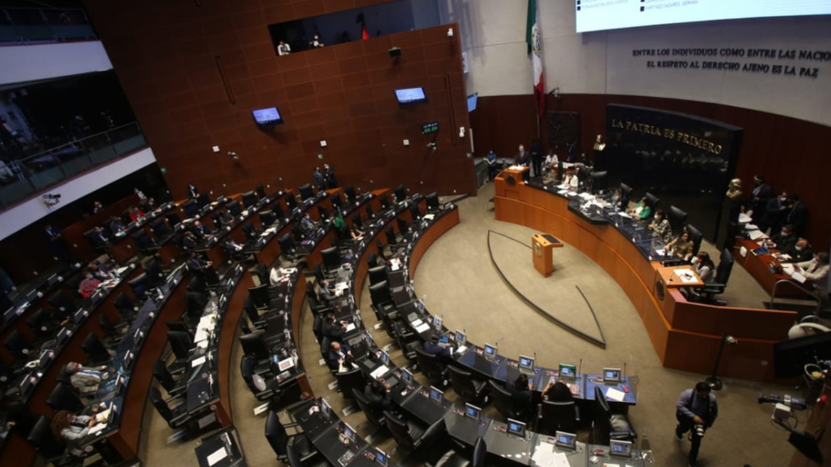 Por bloqueos, Senado traslada a antigua sede discusión sobre fideicomisos