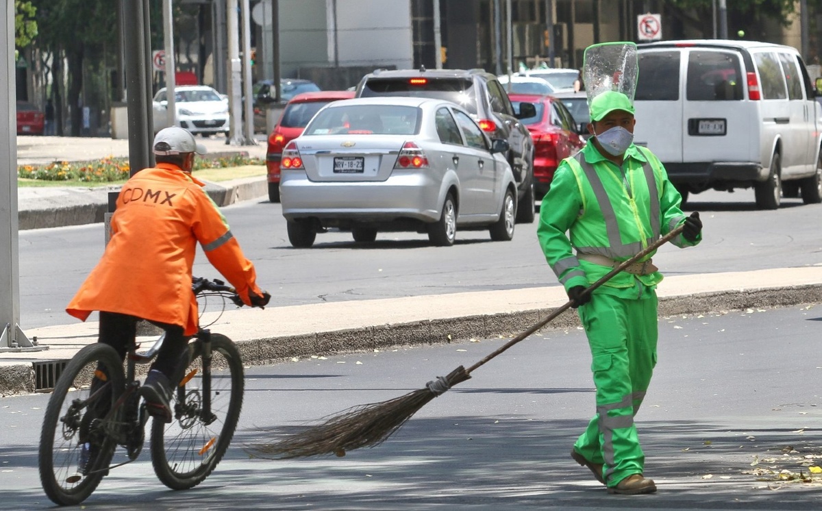 Los empleados de limpieza han sido altamente afectados por la pandemia de covid-19. (Cuartoscuro)