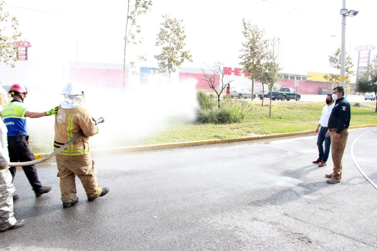 Grupo Jaguares de Santa Catarina da capacitación a empresas contra incendios. Foto: Especial.