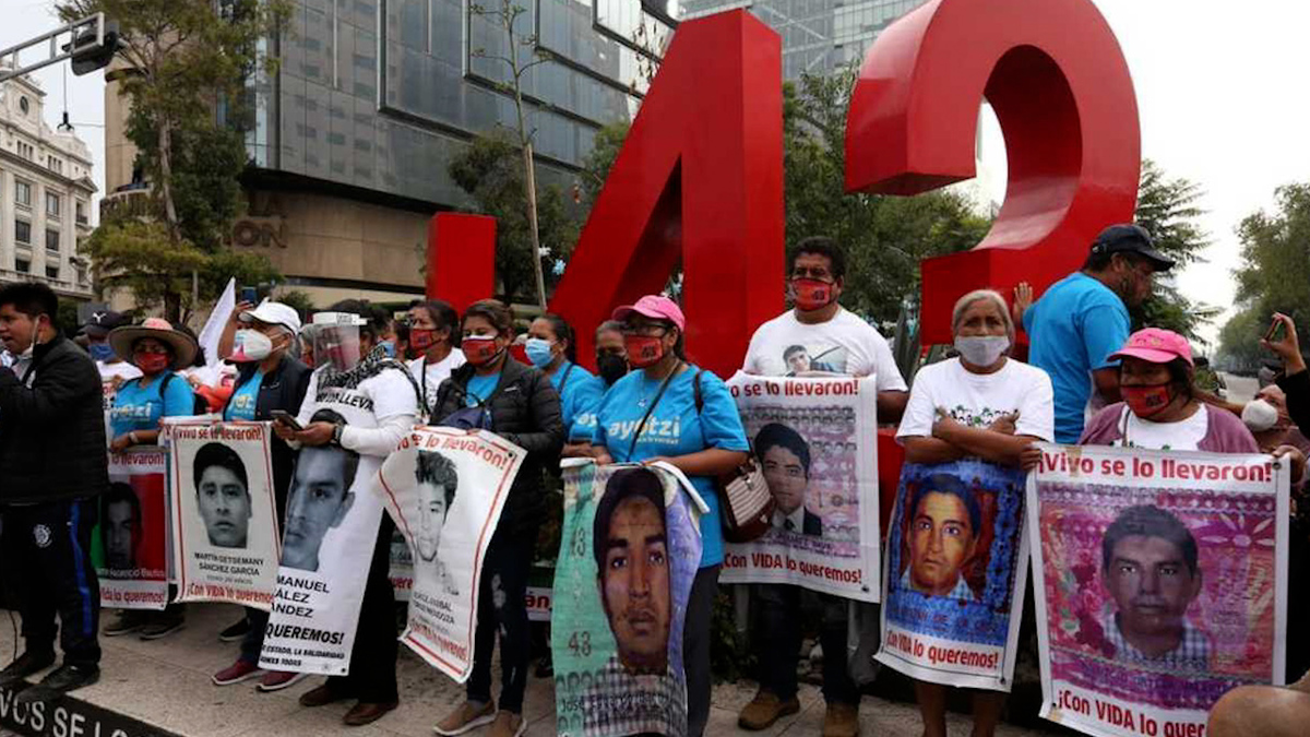 Juez admite a trámite amparo por vinculación a proceso de agente acusada en caso Iguala